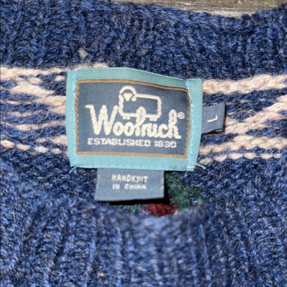 Woolrich Men's Navy and Cream Patterned Sweater vintage hole on sleeve - Picture 4 of 6